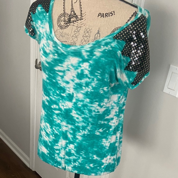 Daytrip Turquoise Tie-Dye Studded Sleeve Top size-S - Picture 2 of 6